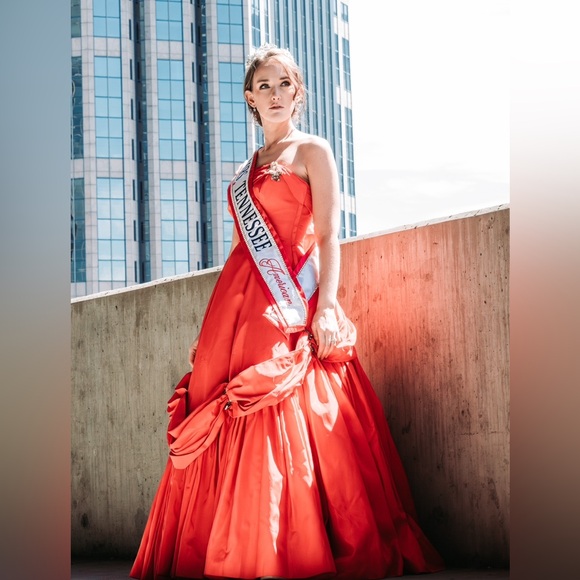 Vintage 1950s Red Ballgown - Picture 5 of 6